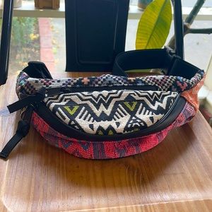 Multicolored fanny pack